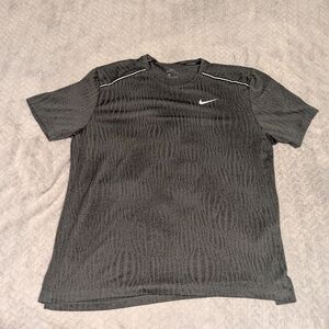 Nike Men's Charcoal Patterned Tee